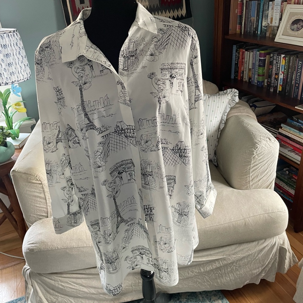 Chico’s Eiffel Tower/Paris print no-iron tunic length blouse. Sz 14. Like new! - Picture 2 of 8